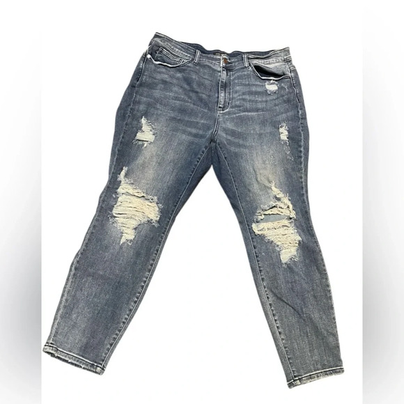 Judy Blue distressed jeans - Picture 1 of 3
